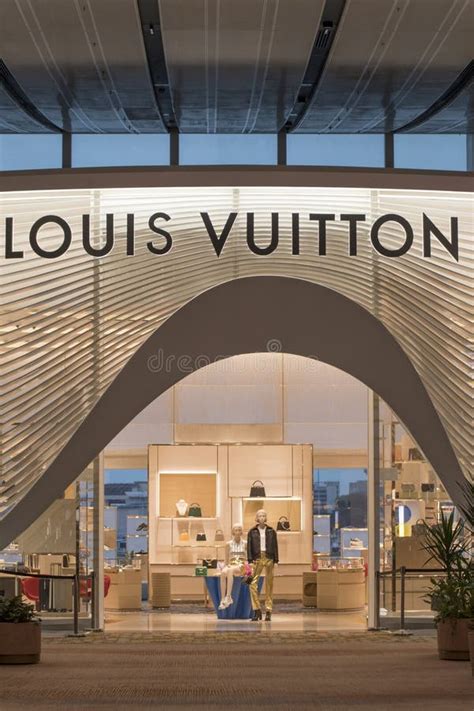 buy louis vuitton at the airport